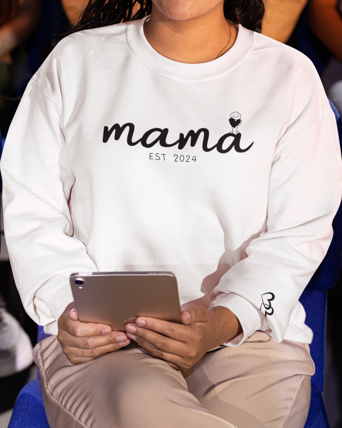 Custom Mama Est 2024 Holding Heart Sleeve Sweatshirt